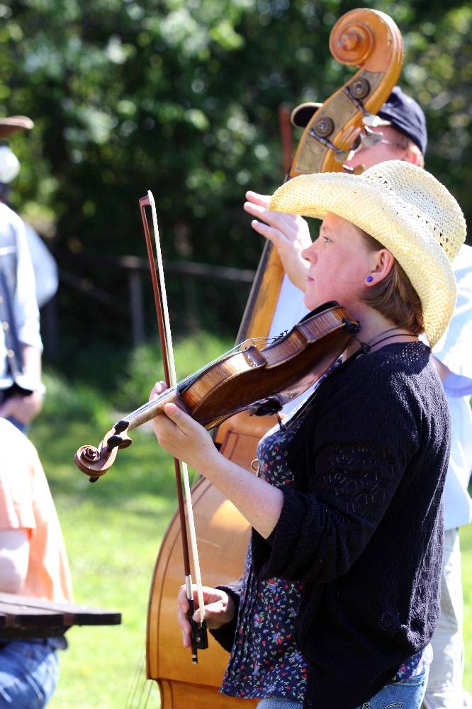 00000246840 00000246840